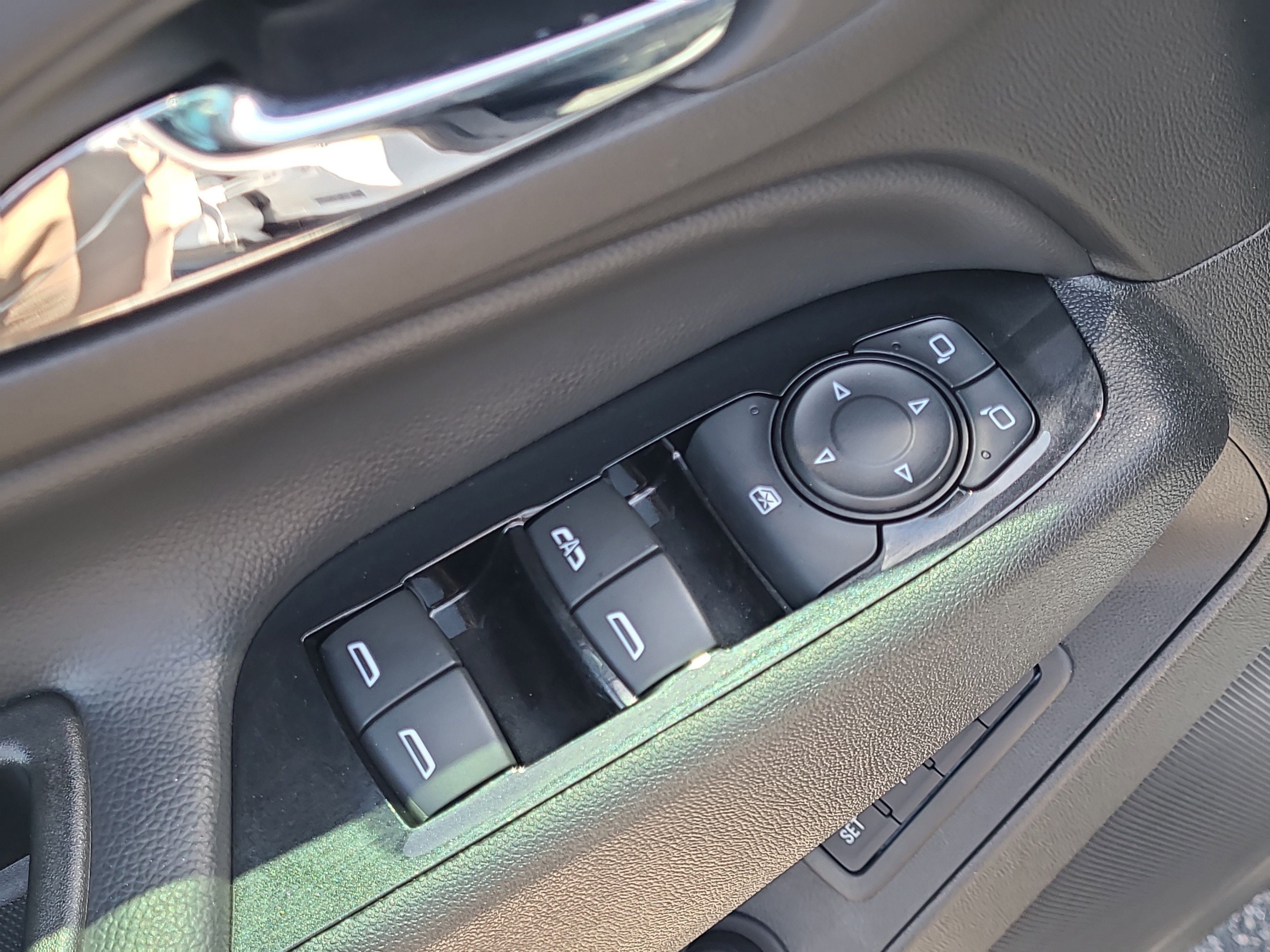 Used 2023 Chevrolet Equinox Premier FWD image 20