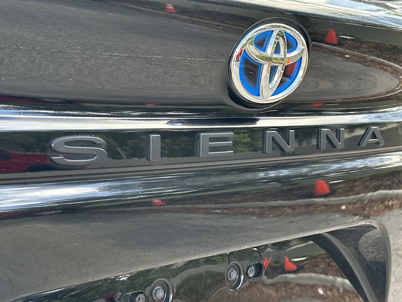 Used 2022 Toyota Sienna XLE FWD image 19