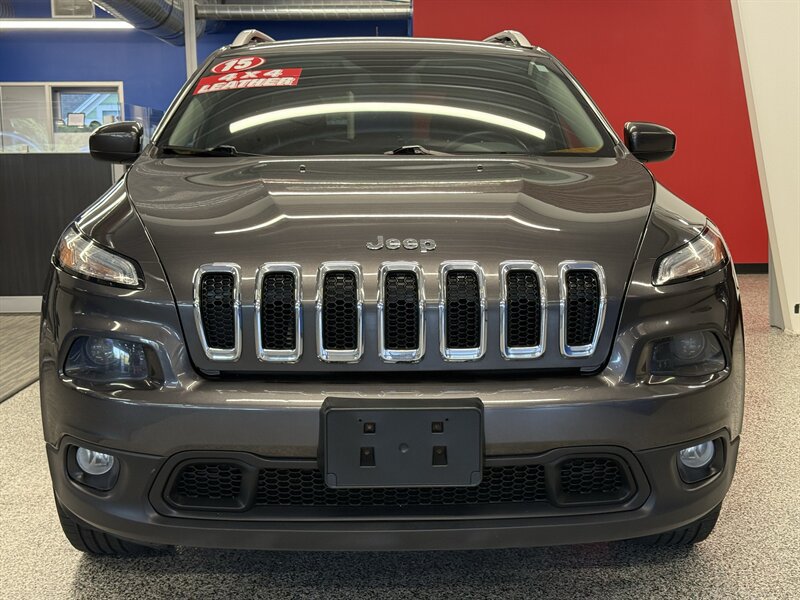 Used 2015 Jeep Cherokee Latitude w/ Cold Weather Group AWD/4WD image 2