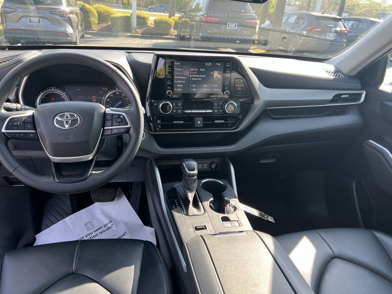 Used 2022 Toyota Highlander XLE AWD/4WD image 31