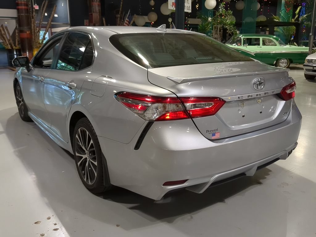 Used 2019 Toyota Camry SE FWD image 10