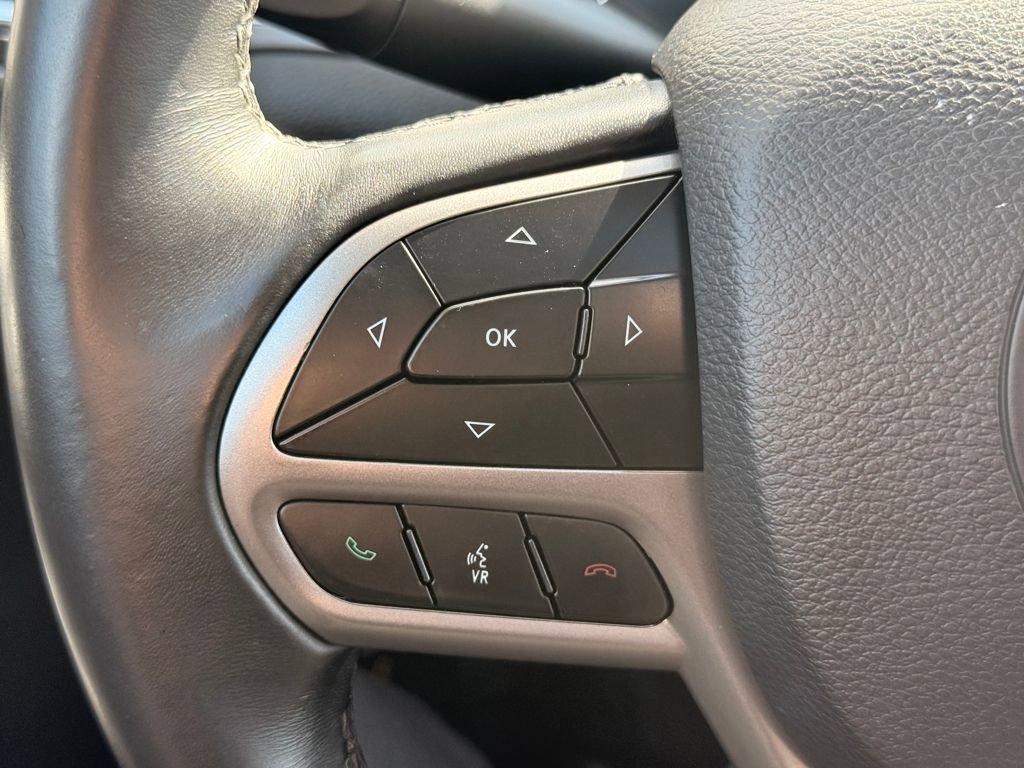 Used 2019 Jeep Cherokee Latitude Plus w/ Comfort/Convenience Group image 29