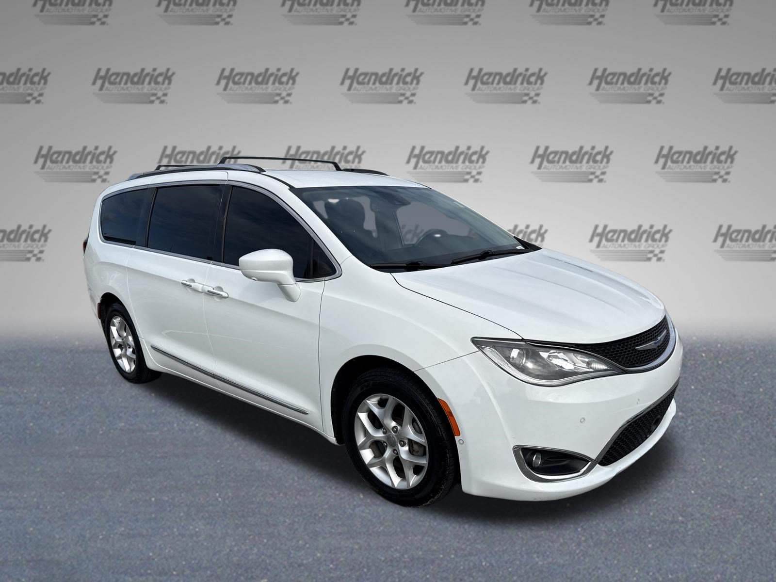 Used 2020 Chrysler Pacifica Touring-L Plus w/ Tire & Wheel Group FWD image 2
