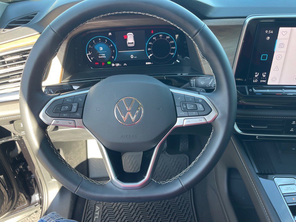 Used 2025 Volkswagen Atlas SE image 7