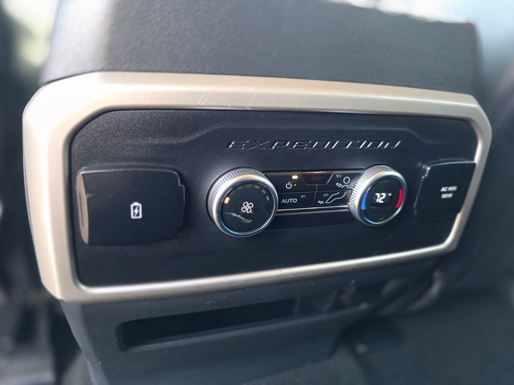 Used 2024 Ford Expedition Max XLT image 18