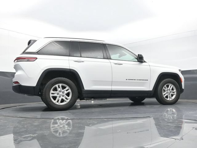 Used 2024 Jeep Grand Cherokee Laredo AWD/4WD image 42