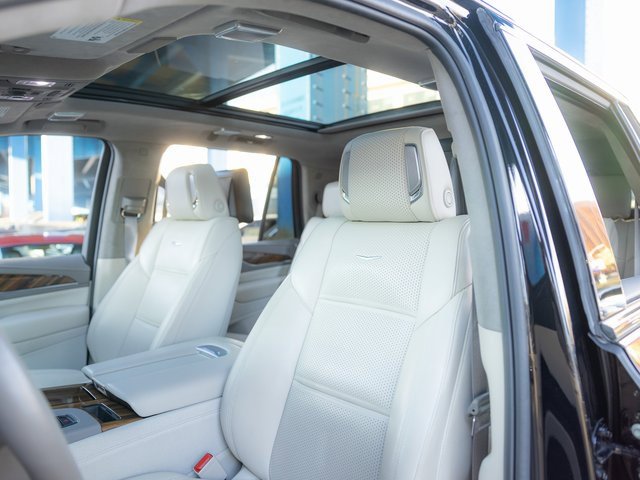 Used 2024 Cadillac Escalade Sport Platinum w/ Heavy-Duty Trailer Package image 5