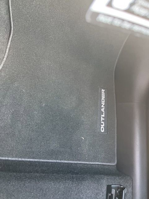 New 2025 Mitsubishi Outlander SE image 27