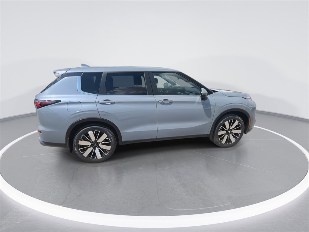 New 2025 Mitsubishi Outlander SE image 9
