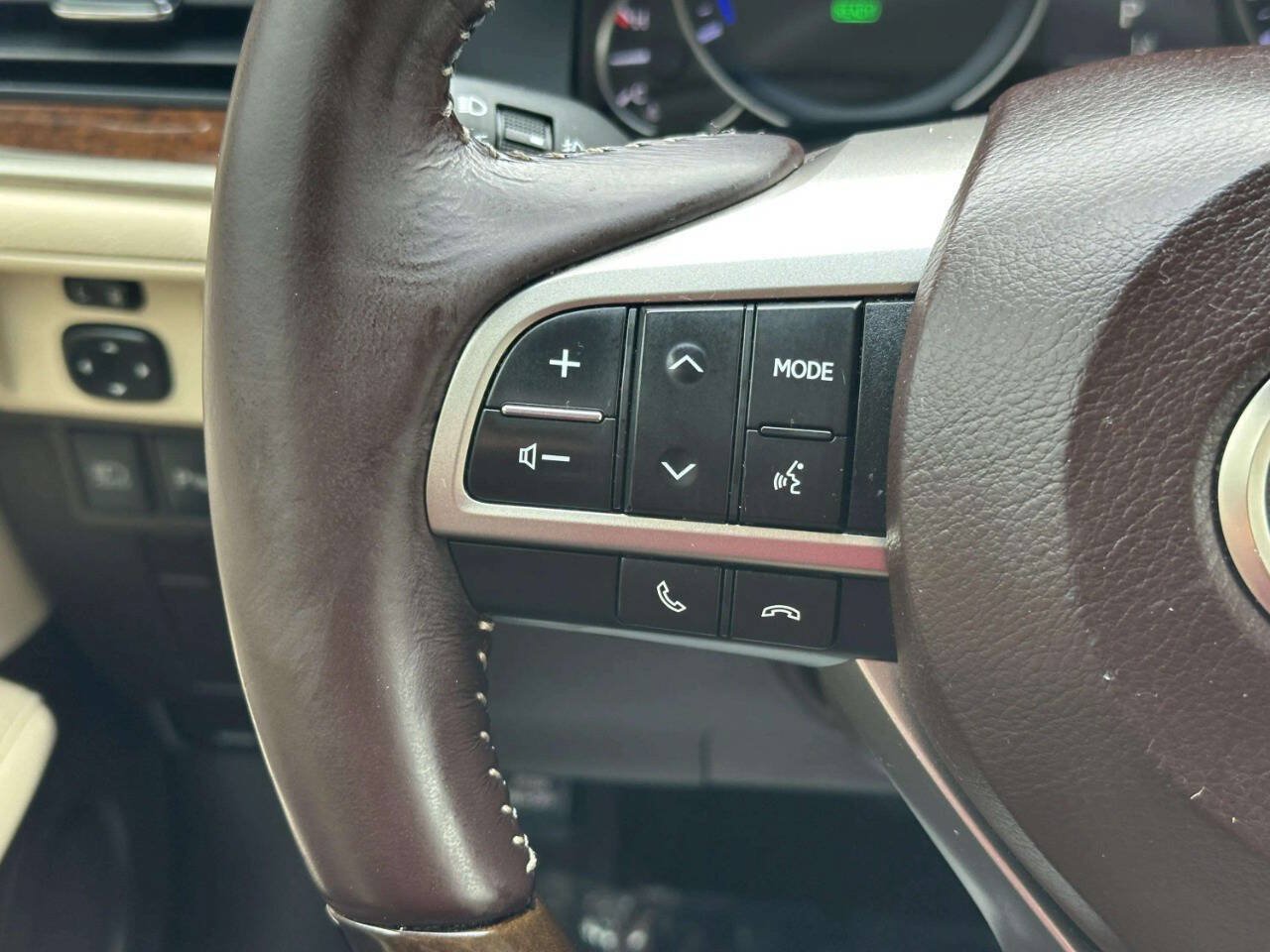 Used 2016 Lexus ES 300h w/ Luxury Package w/Wood Trim FWD image 30