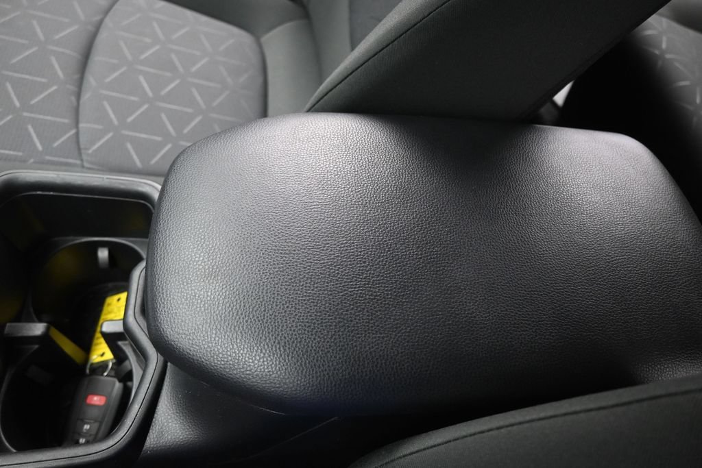 Used 2025 Toyota RAV4 XLE AWD/4WD image 34