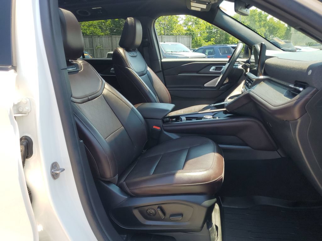Used 2025 Ford Explorer Platinum AWD/4WD image 17