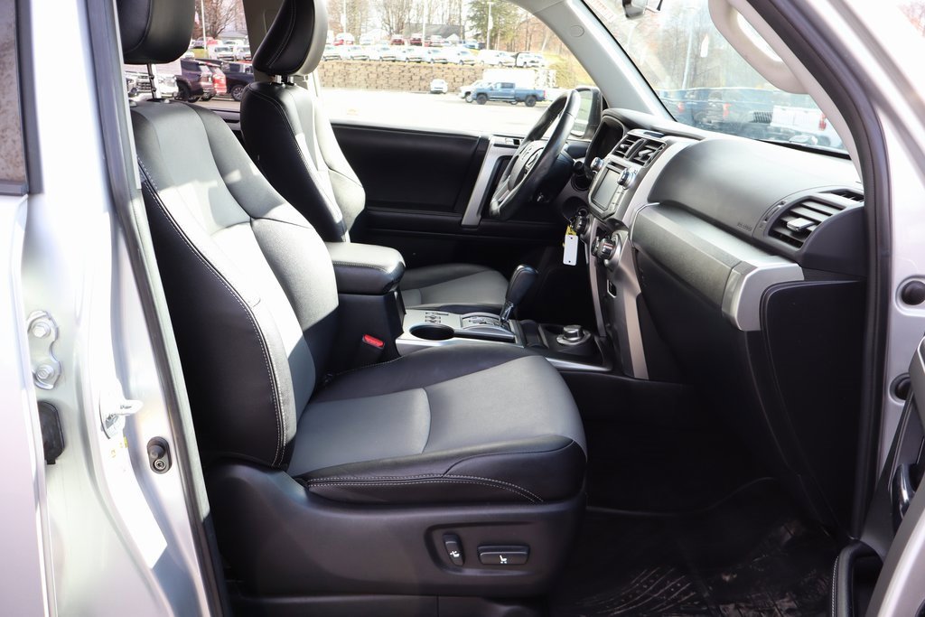 Used 2016 Toyota 4Runner SR5 image 21