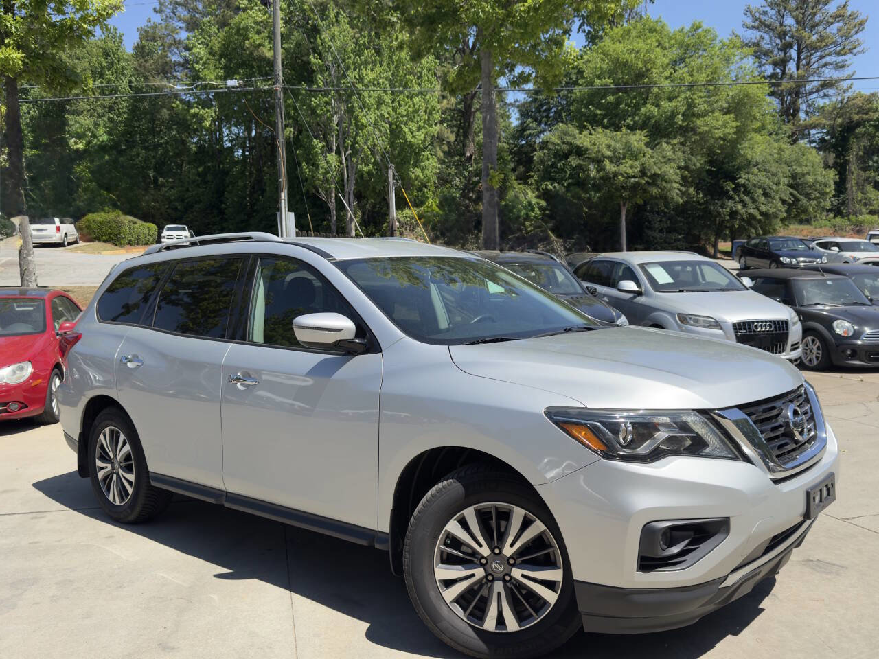 Used 2017 Nissan Pathfinder S AWD/4WD image 2