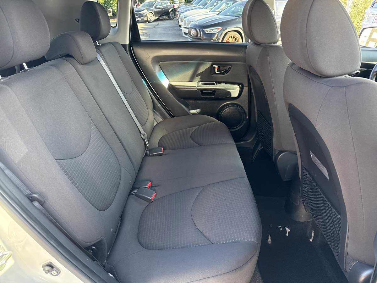 Used 2013 Kia Soul FWD image 17