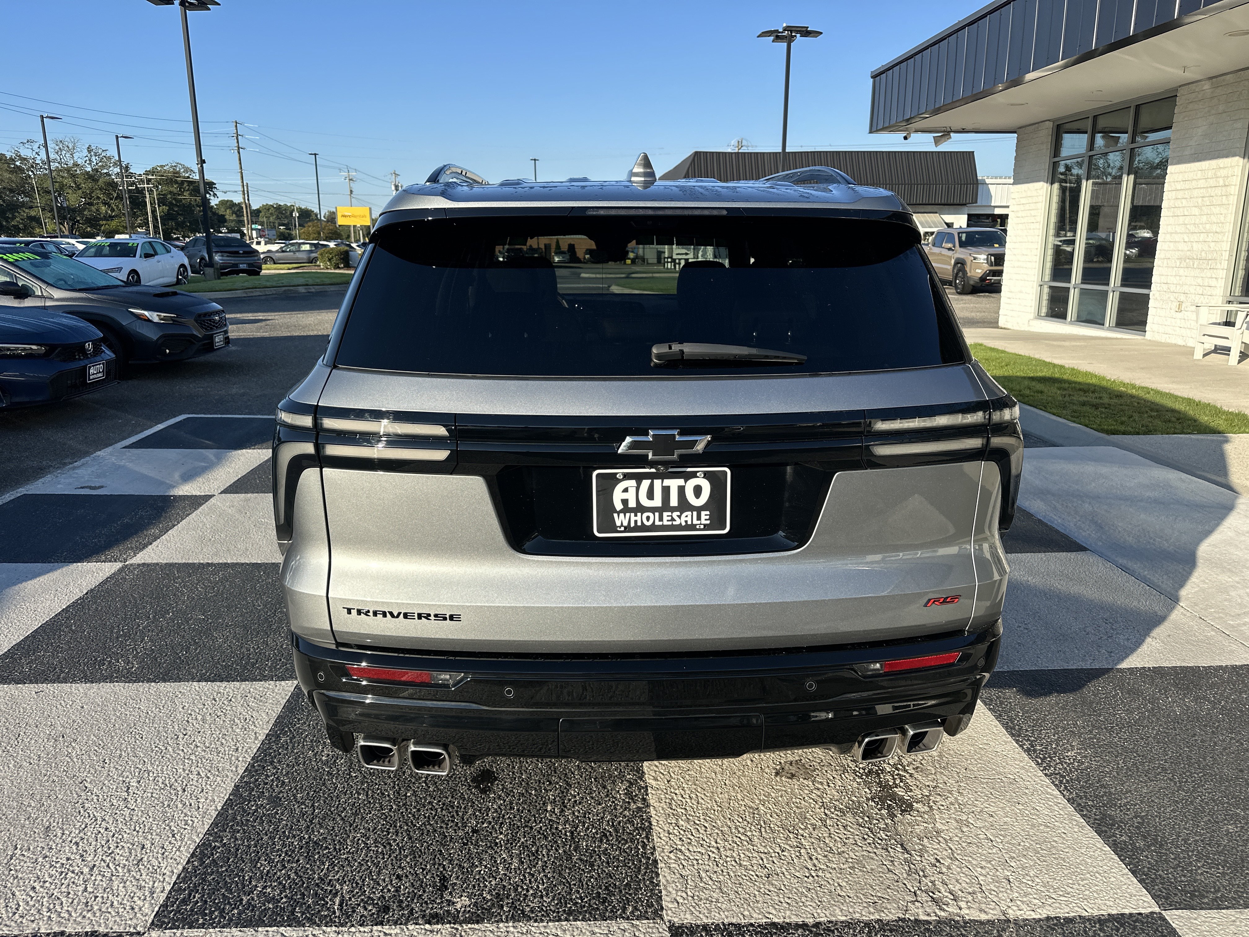 Used 2025 Chevrolet Traverse RS FWD image 4