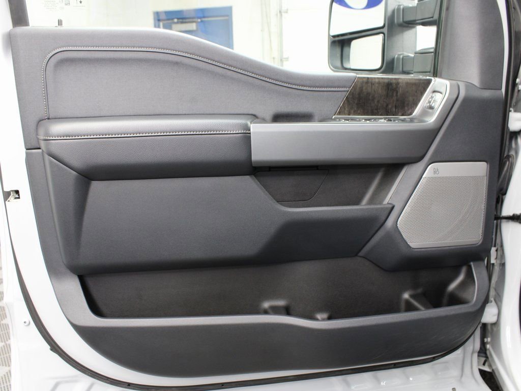 Used 2025 Ford F350 Lariat w/ Black Appearance Package image 76