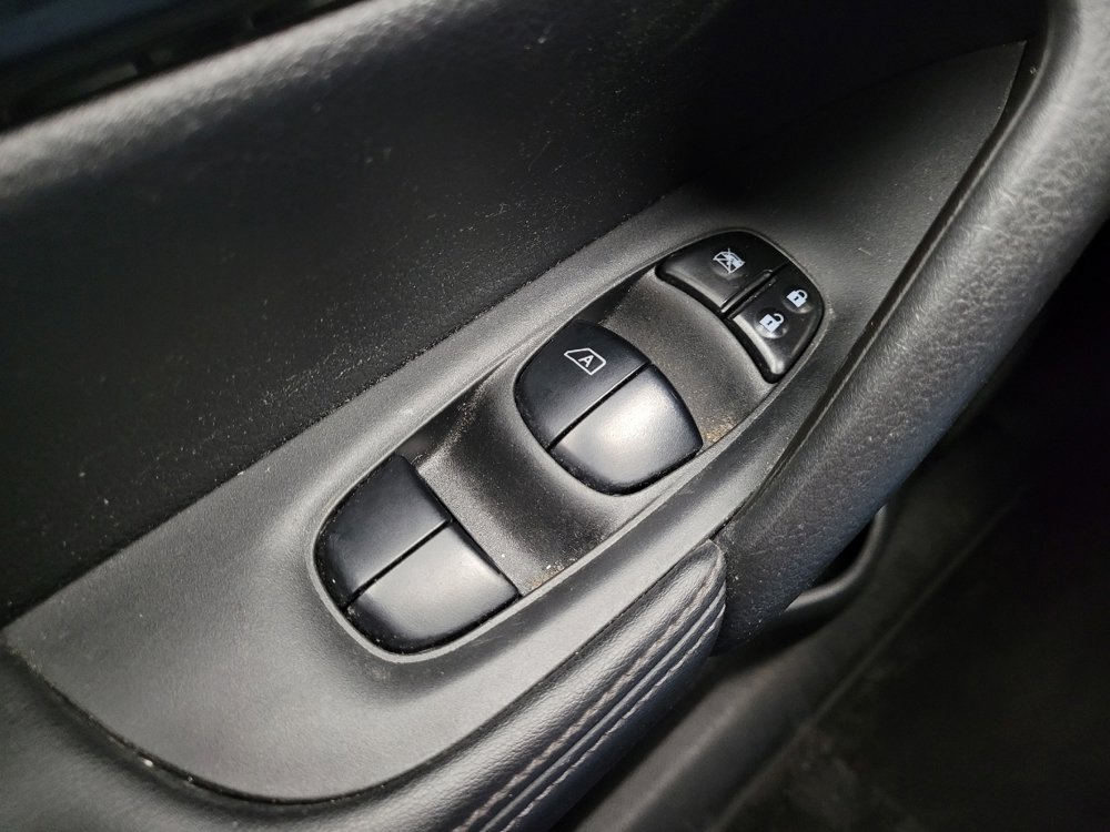 Used 2017 Nissan Rogue S image 27