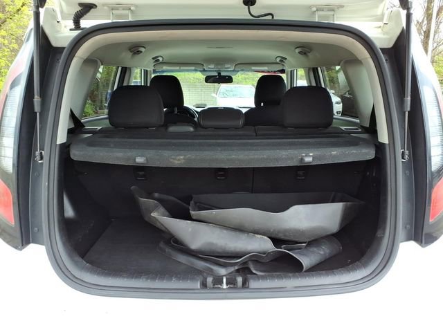 Used 2017 Kia Soul + FWD image 12