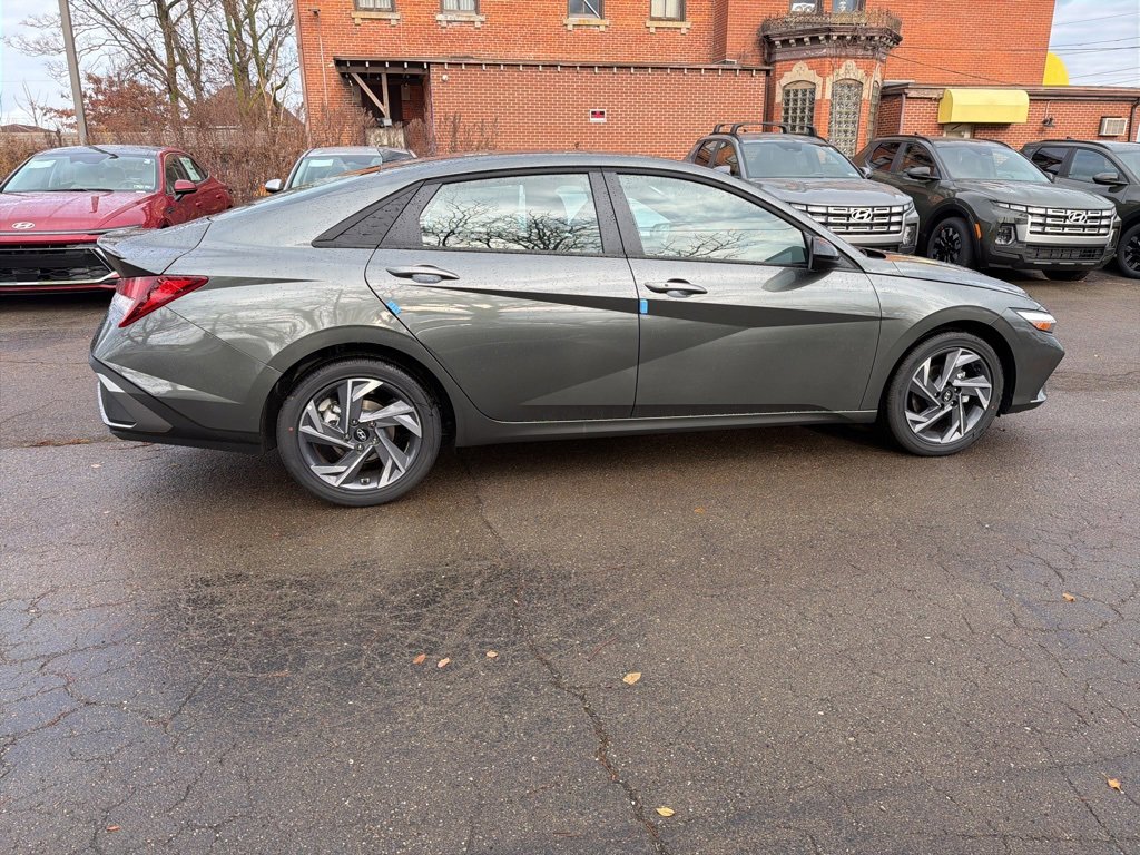 New 2025 Hyundai Elantra Sport image 8