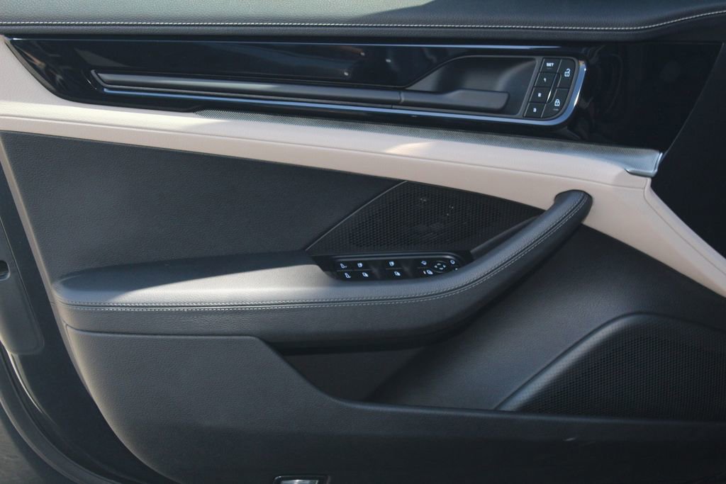 Certified 2025 Porsche Panamera 4 image 23