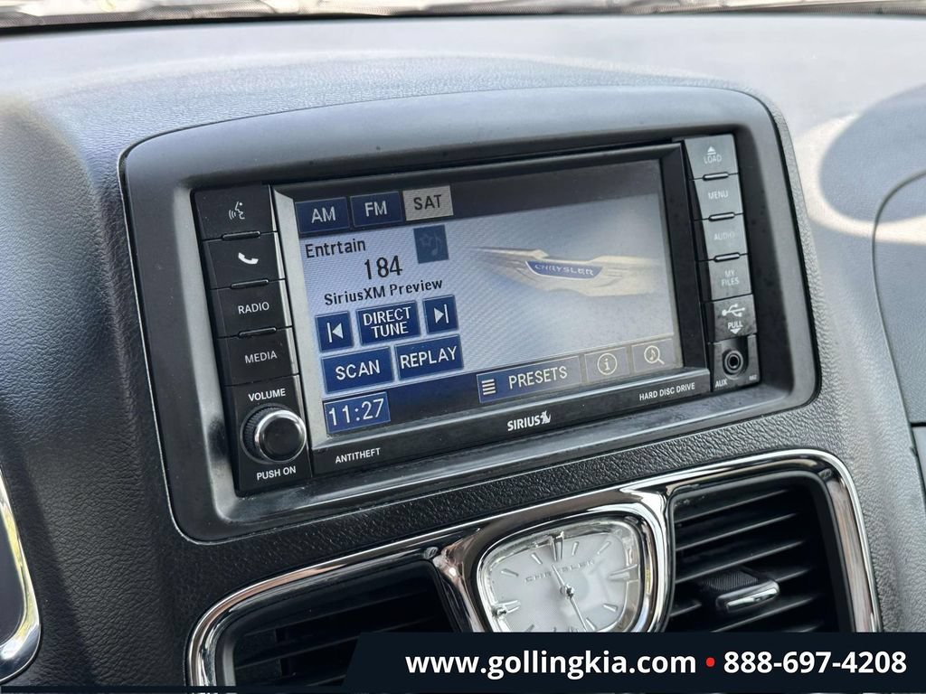Used 2012 Chrysler Town & Country Touring FWD image 23