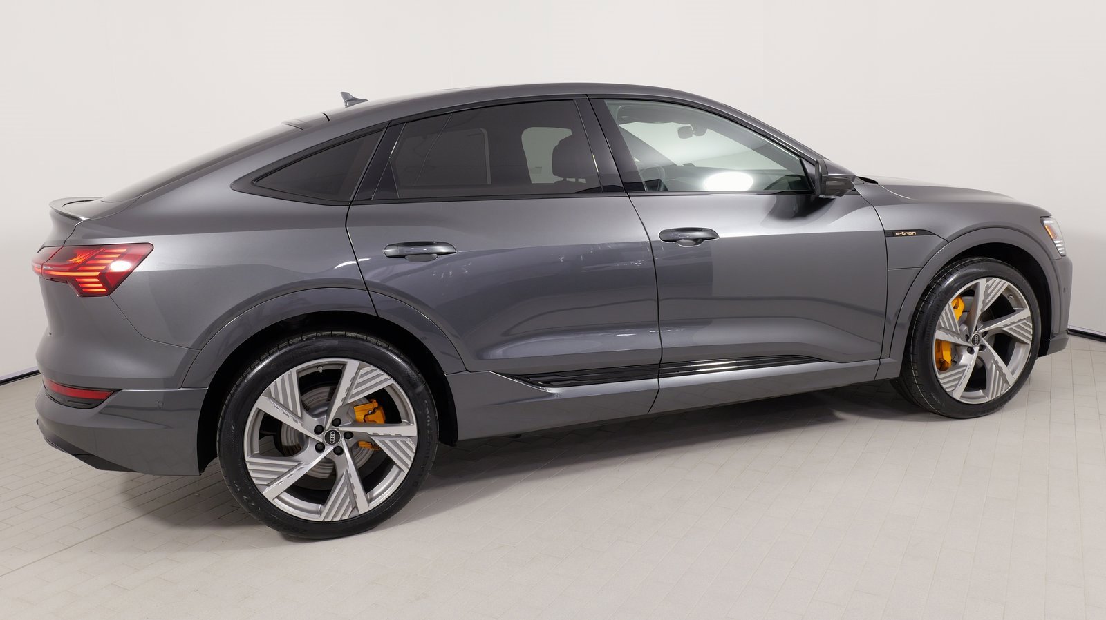 Used 2023 Audi e-tron Prestige w/ Prestige Package image 10