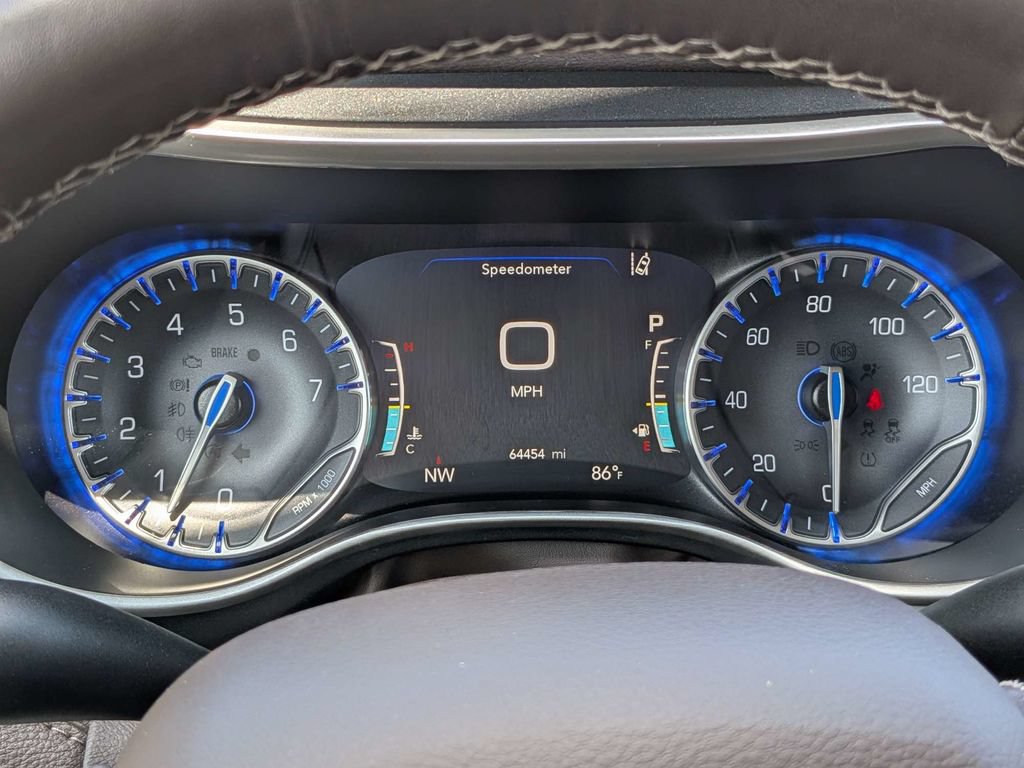 Used 2021 Chrysler Pacifica Touring-L w/ Premium & Safety Sphere Group FWD image 24