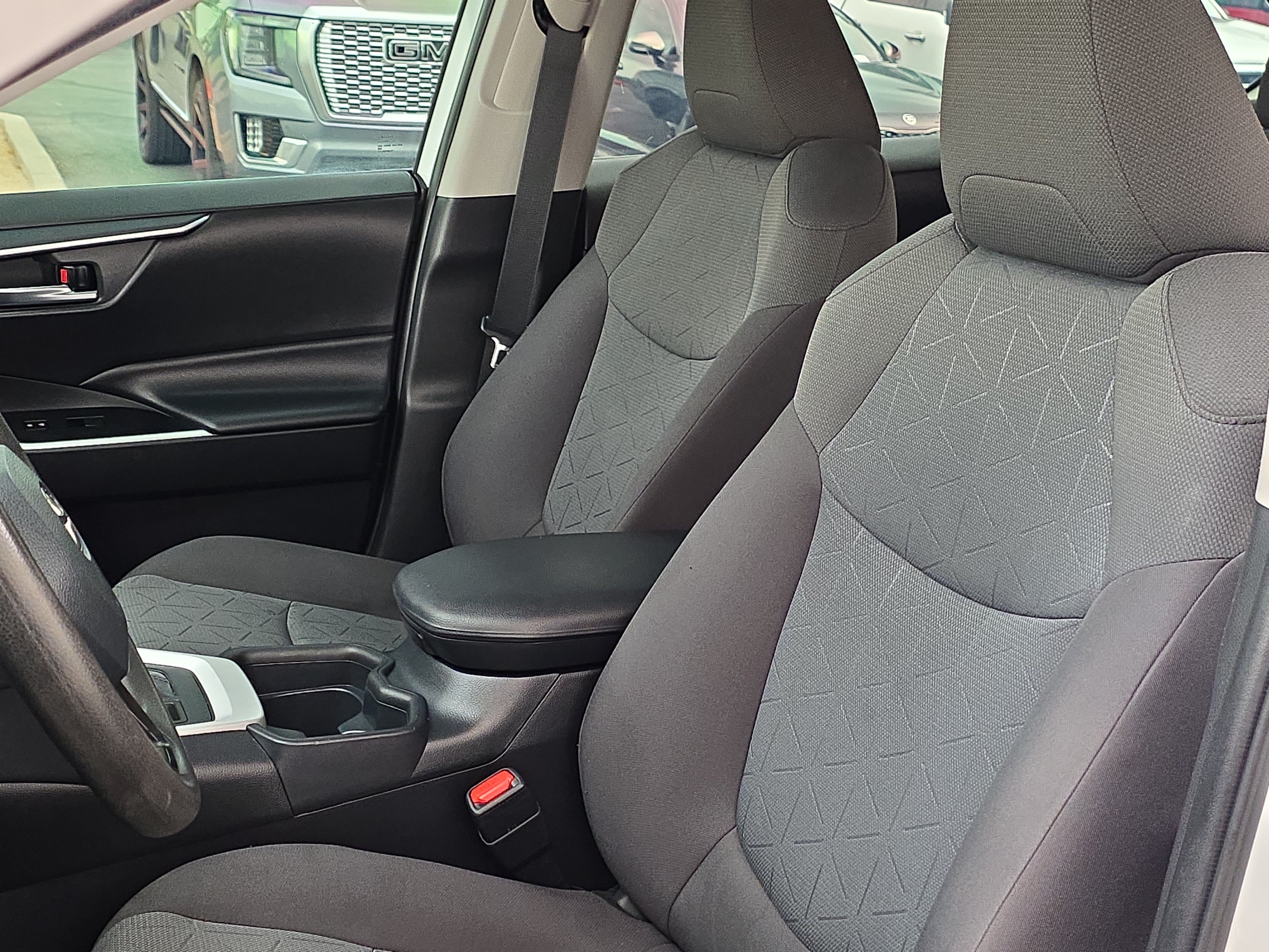 Used 2020 Toyota RAV4 XLE FWD image 12
