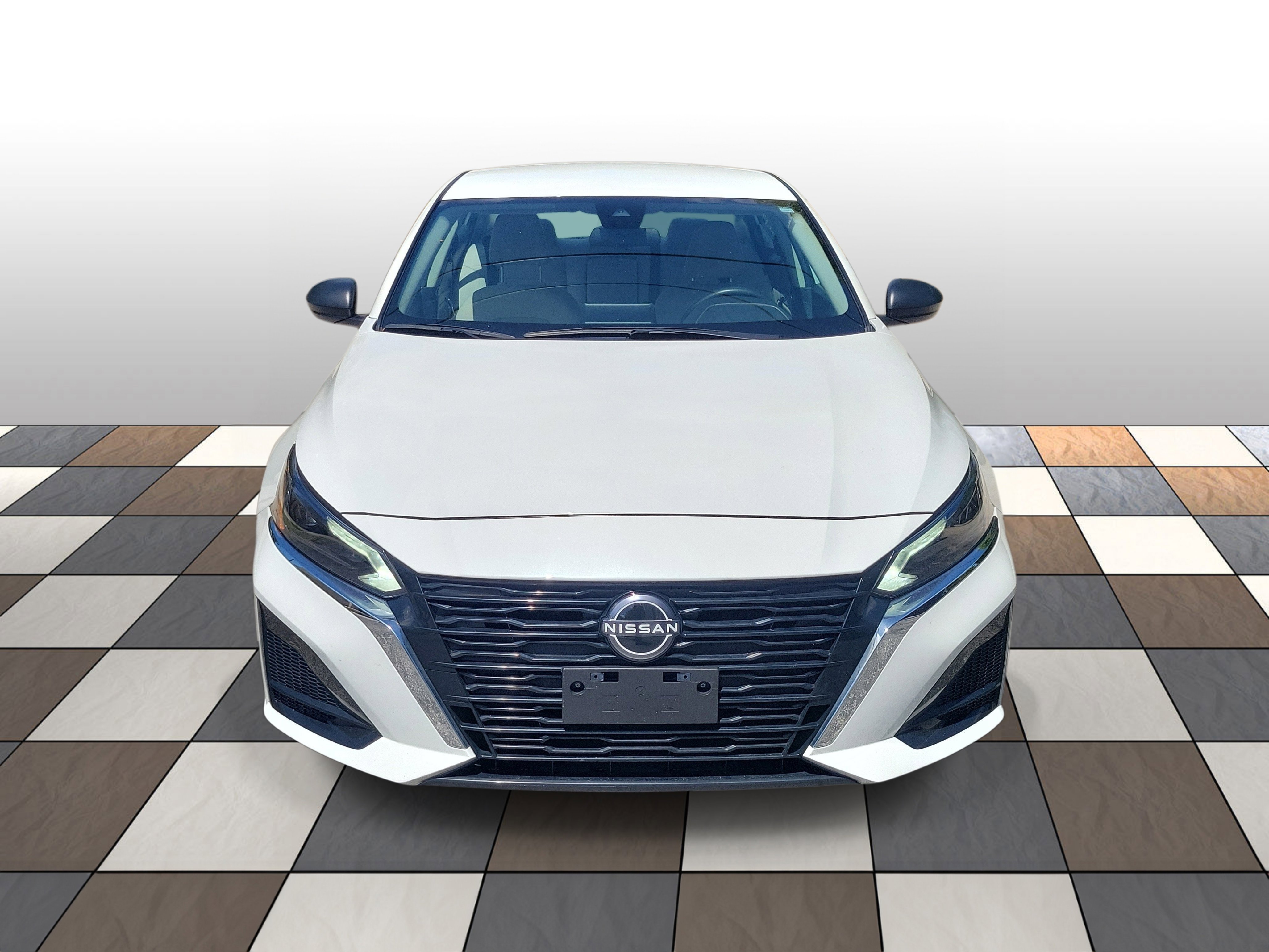 Used 2024 Nissan Altima 2.5 SV AWD/4WD image 2
