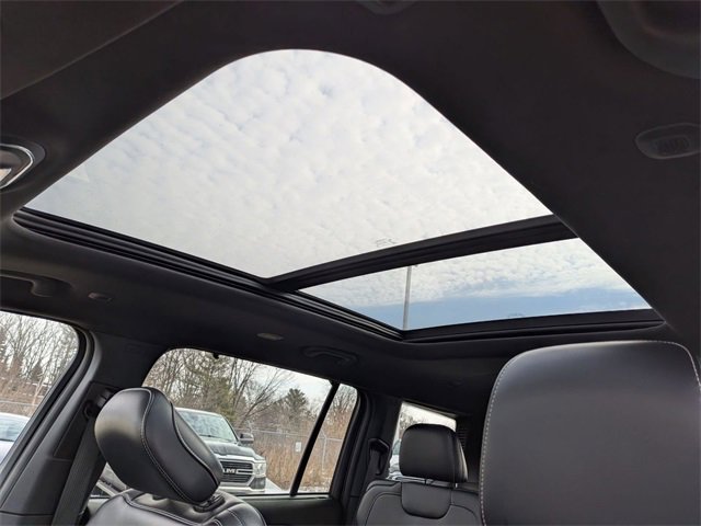 Used 2024 Jeep Grand Cherokee L Limited w/ Luxury Tech Group II image 14