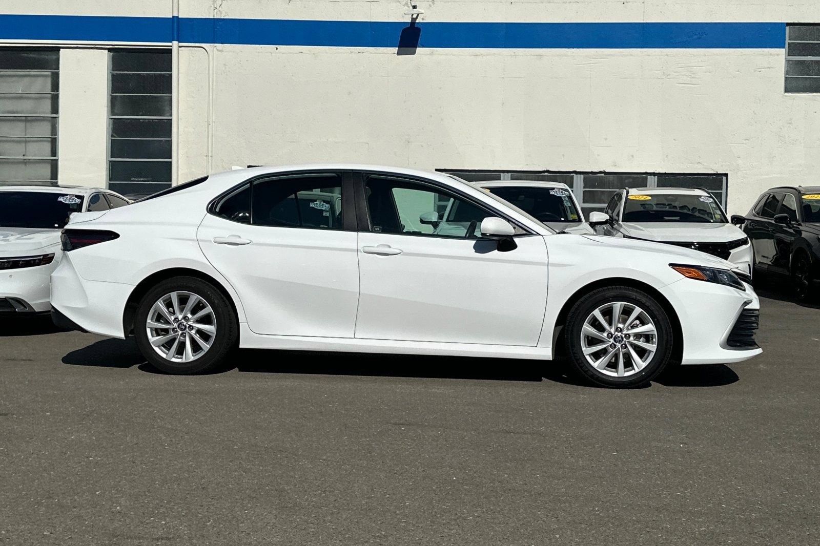 Used 2024 Toyota Camry LE FWD image 4