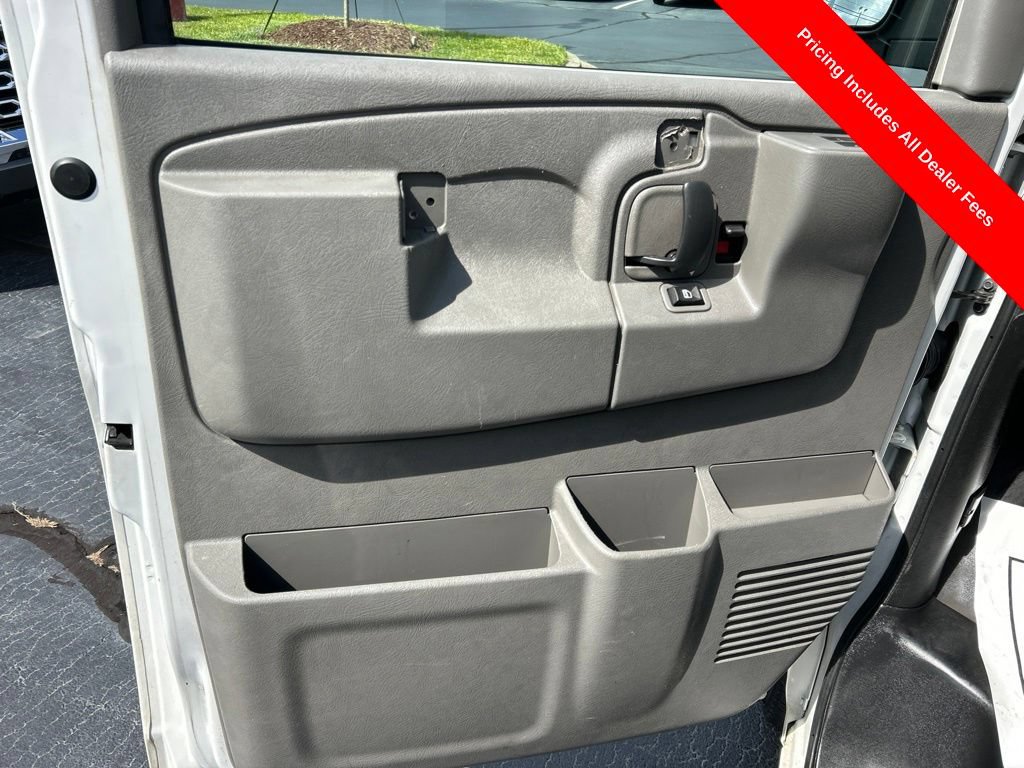 Used 2018 GMC Savana 2500 w/ Driver Convenience Package RWD image 3