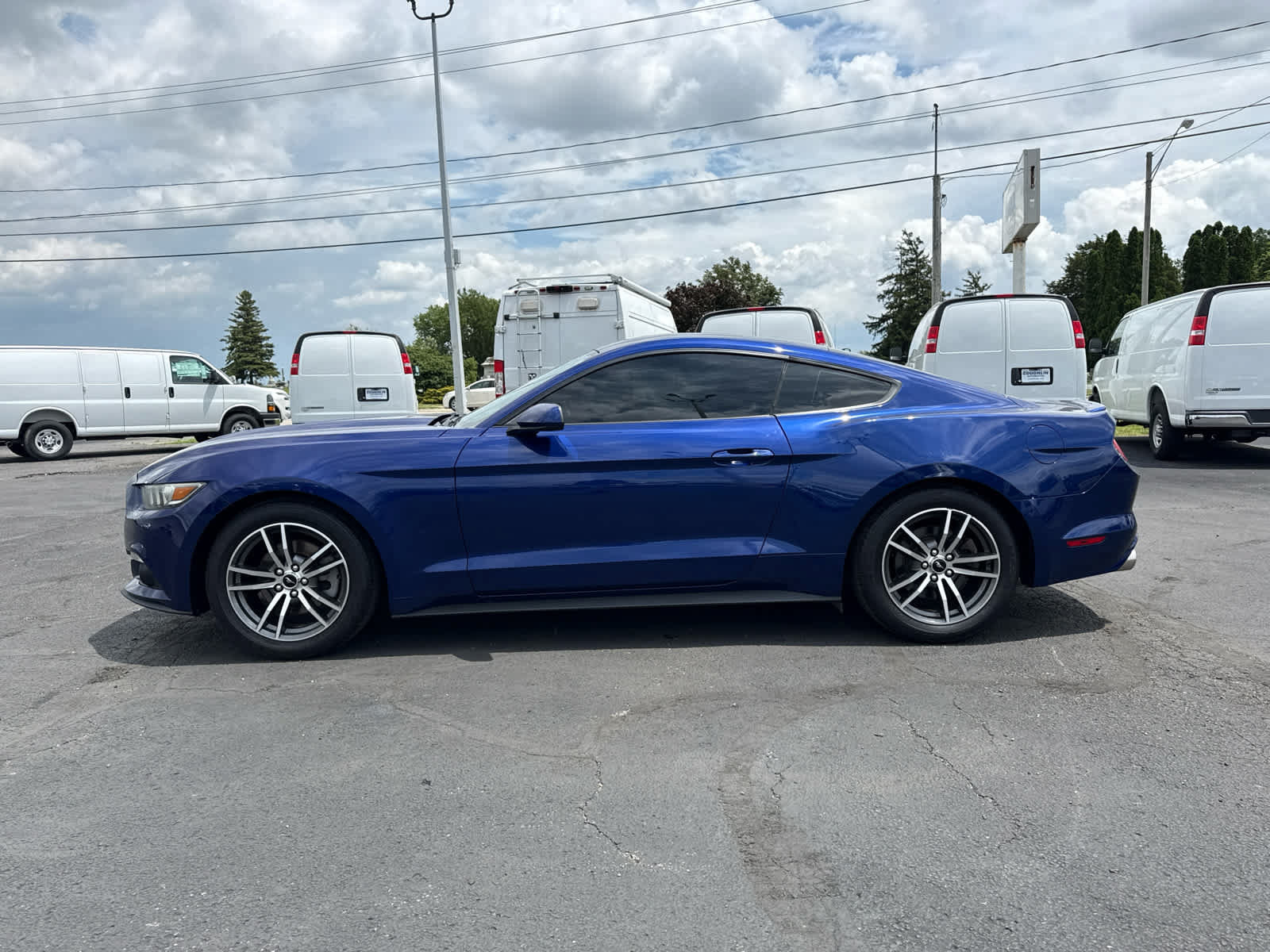 Used 2016 Ford Mustang Coupe RWD image 2