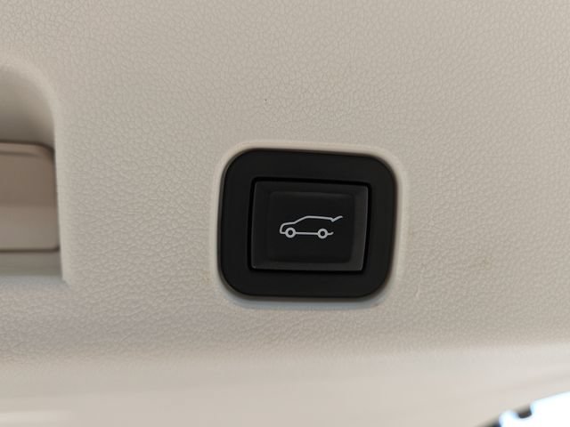 Used 2025 GMC Acadia Denali w/ Super Cruise Package FWD image 7