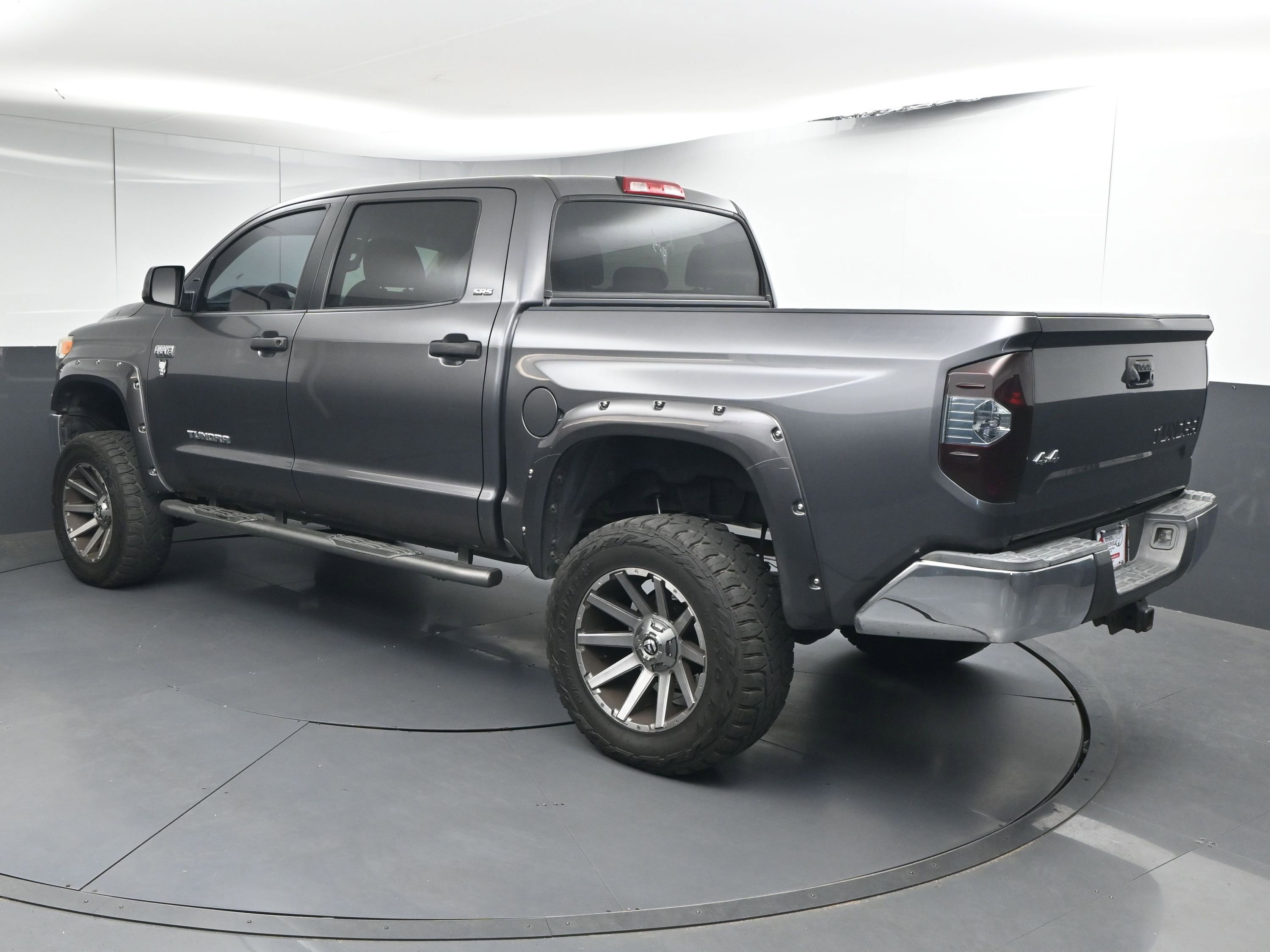 Used 2014 Toyota Tundra SR5 w/ SR5 Upgrade Package image 8