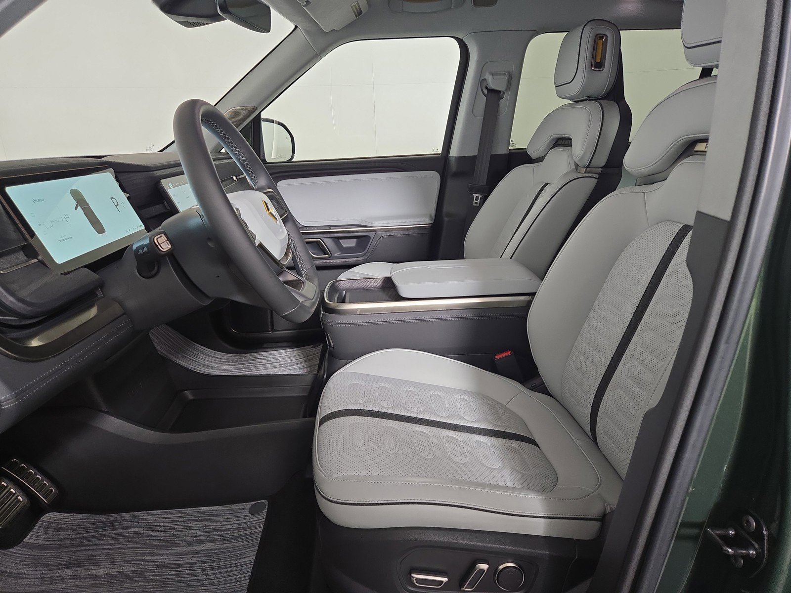 Used 2024 Rivian R1S Adventure image 20