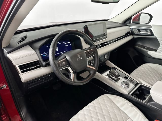 Used 2023 Mitsubishi Outlander SEL image 3