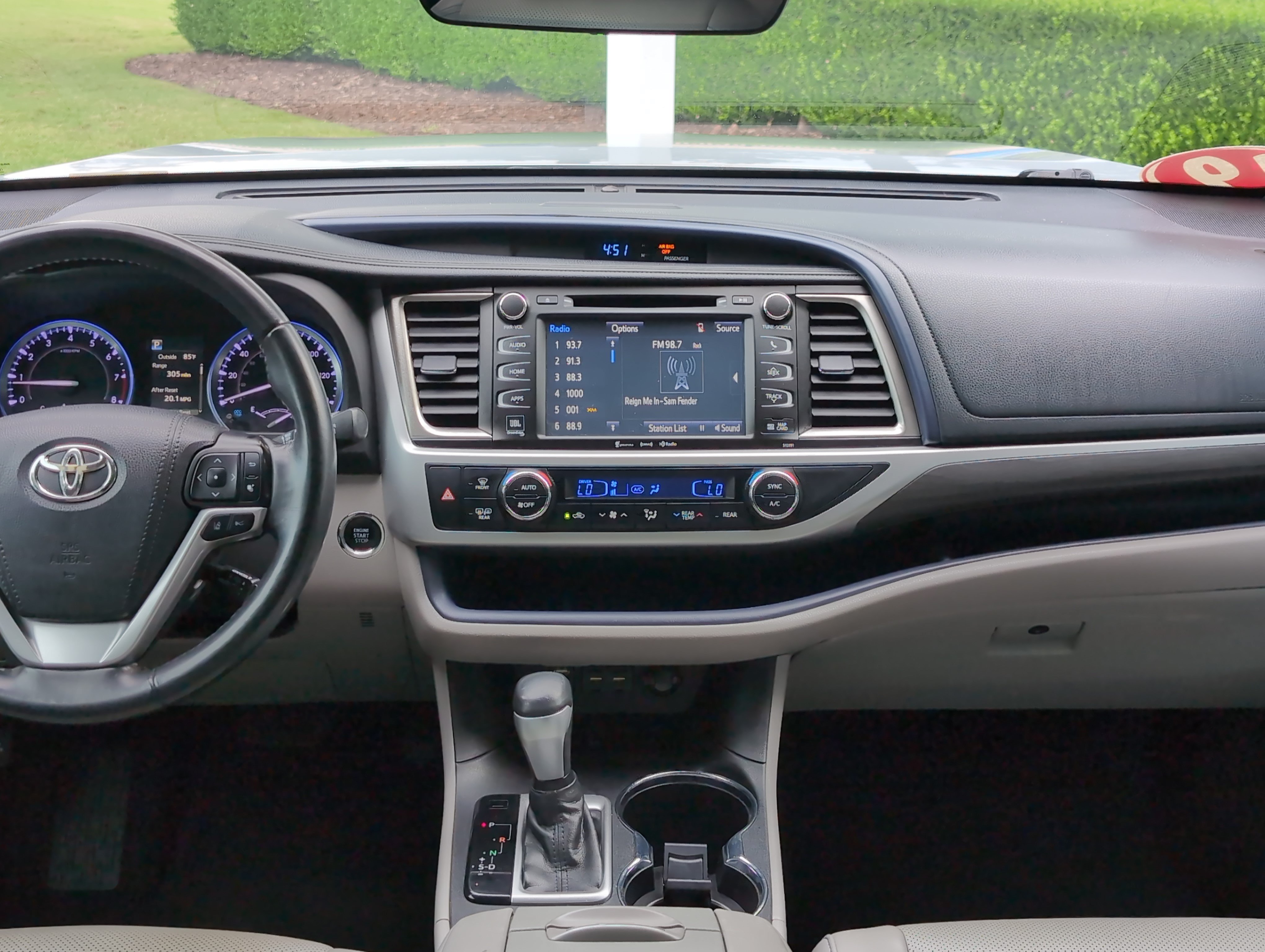 Used 2019 Toyota Highlander Limited Platinum FWD image 30