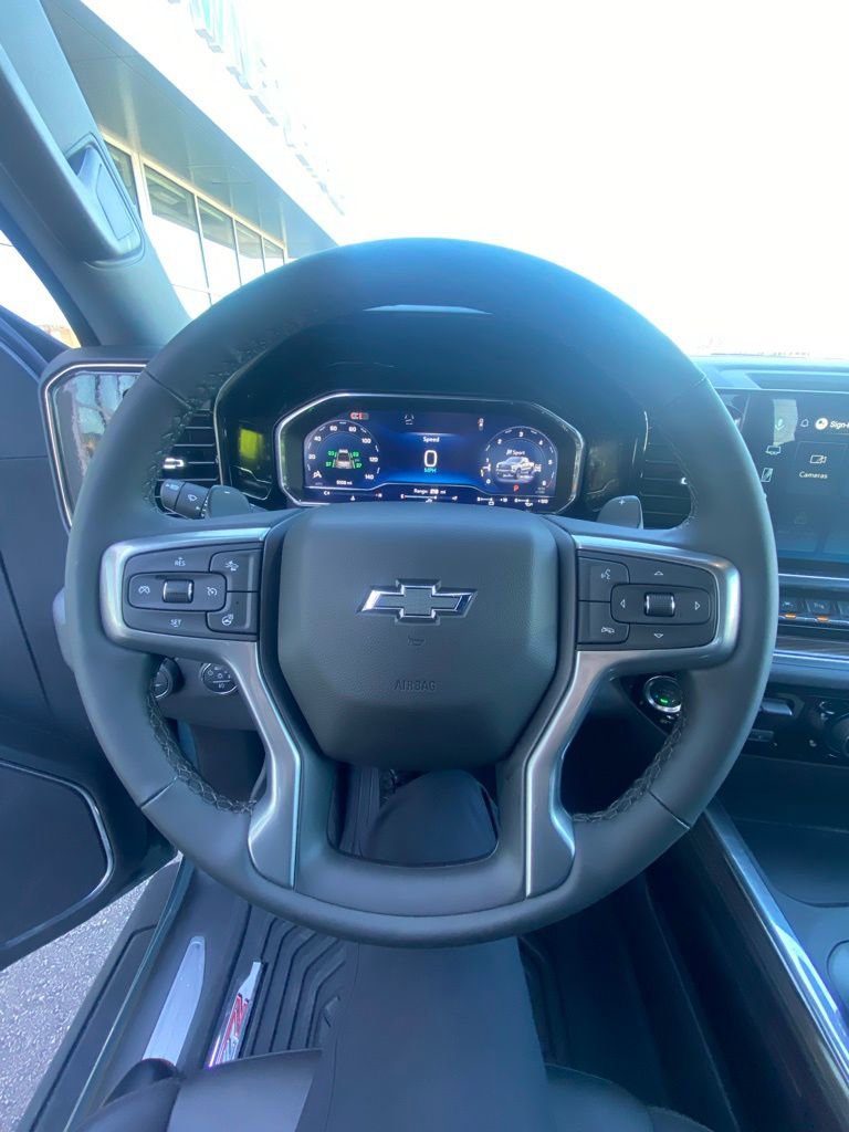 Used 2025 Chevrolet Silverado 1500 LT Trail Boss w/ LT Trail Boss Premium Package AWD/4WD image 5