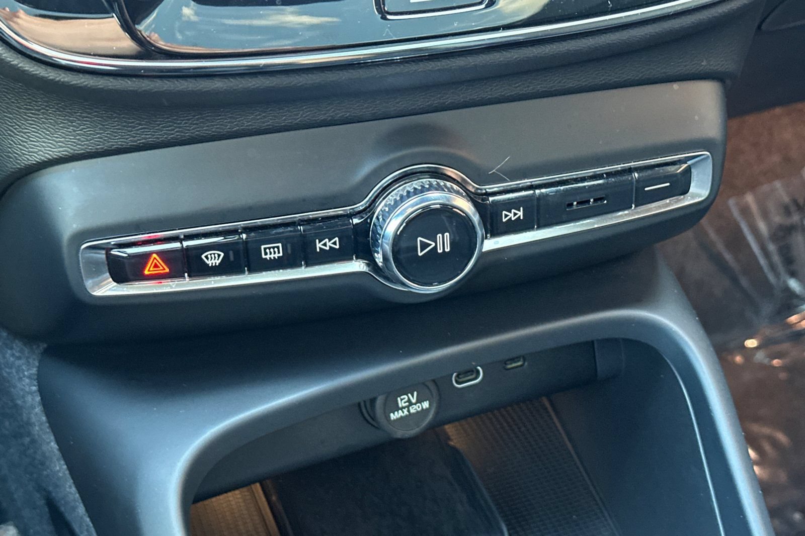 Certified 2023 Volvo C40 P8 Recharge Ultimate AWD/4WD image 24