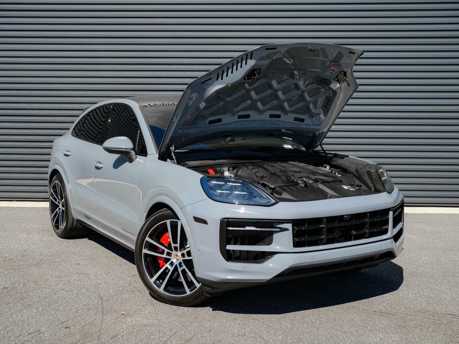 Used 2025 Porsche Cayenne S AWD/4WD image 34