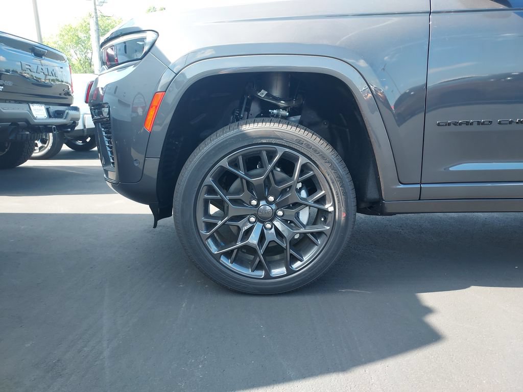 New 2026 Jeep Grand Cherokee L Summit w/ Obsidian Package AWD/4WD image 27