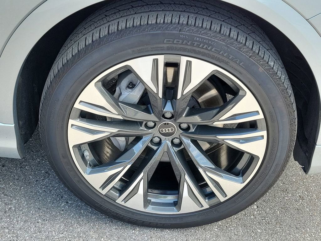 Used 2024 Audi Q8 Premium image 13