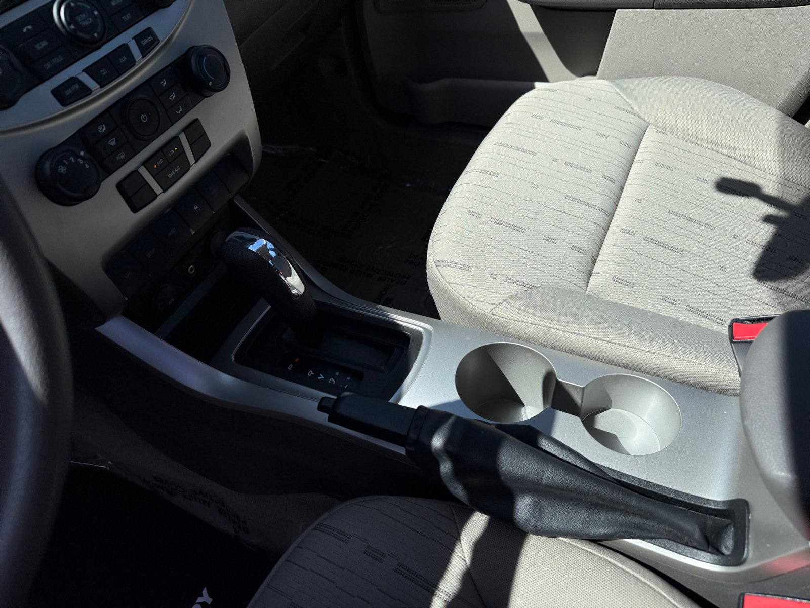 Used 2010 Ford Focus SE image 13