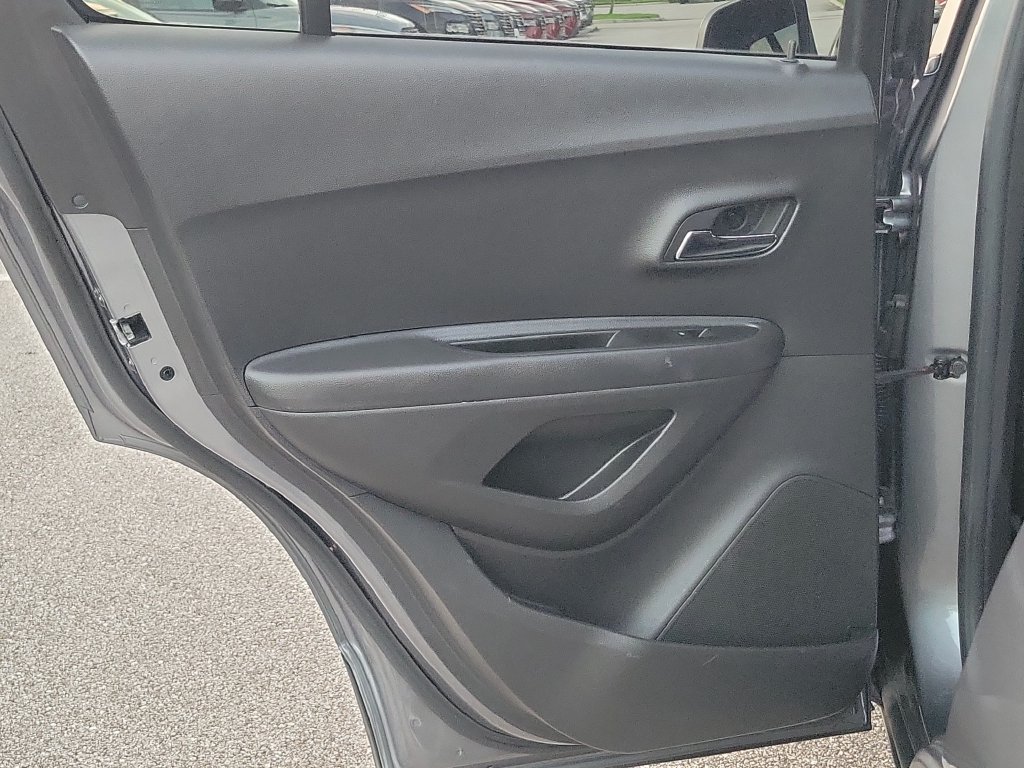 Used 2019 Chevrolet Trax LT w/ LT Convenience Package AWD/4WD image 12