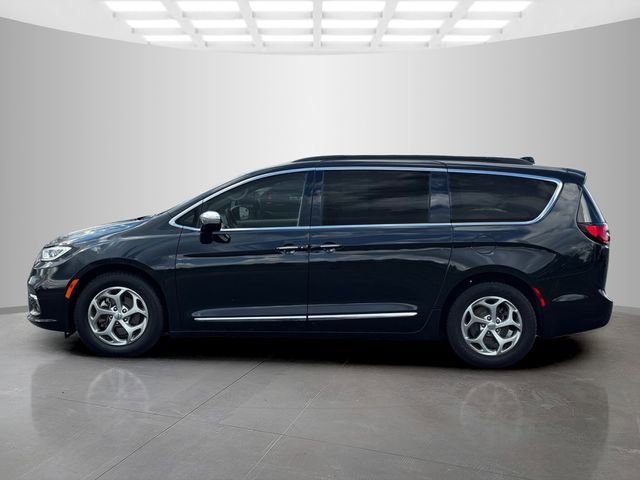Used 2023 Chrysler Pacifica Limited image 4