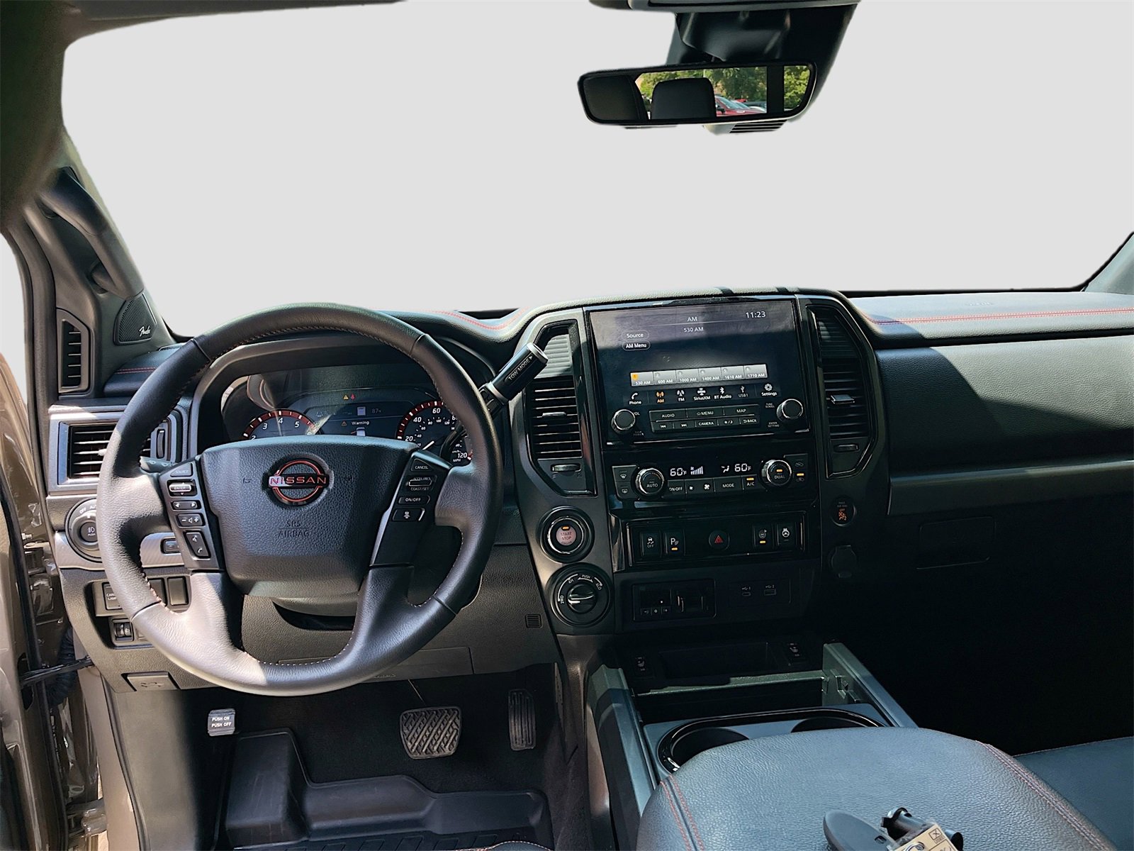 Used 2024 Nissan Titan PRO-4X w/ Pro-4x Convenience Package image 9