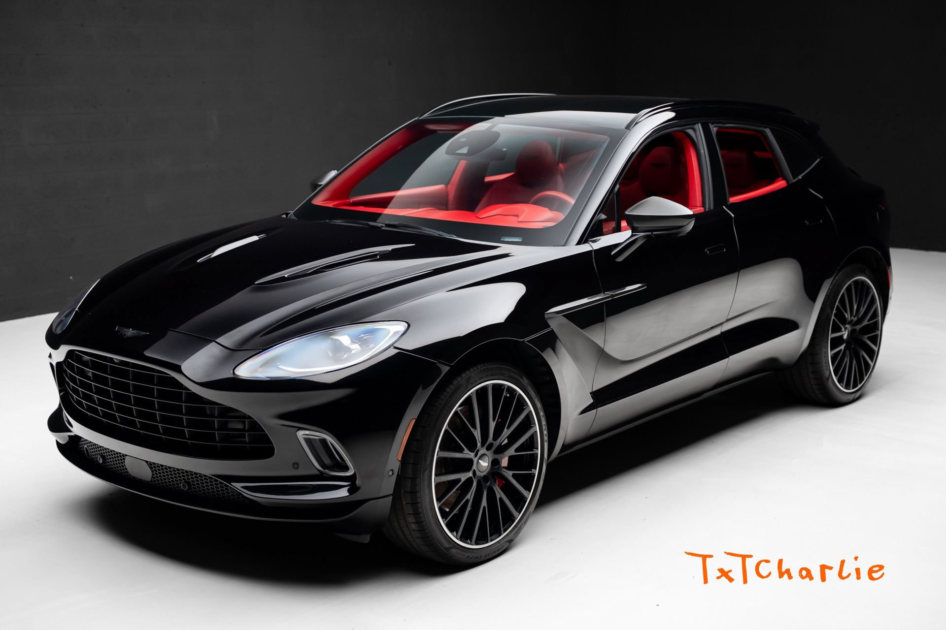 Used 2022 Aston Martin DBX AWD/4WD image 1