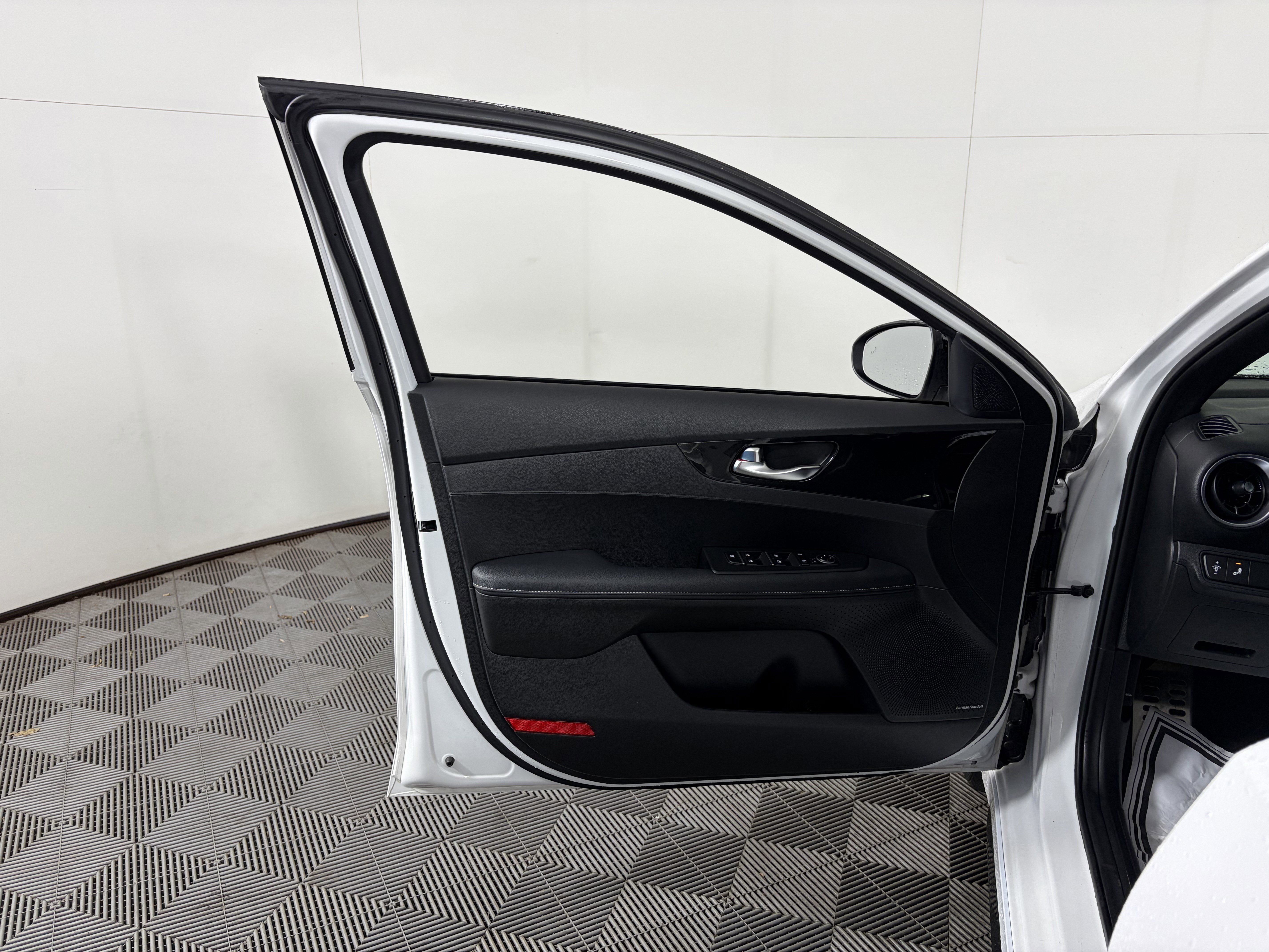 Certified 2024 Kia Forte GT-Line w/ GT-Line Premium Package image 27